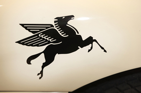 Jaguar XK 120 Hansgen Special (1953) – Typisch US-Rennwagen mit Mobiloil-Pegasus Sponsoringlogo