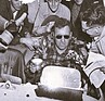 Jaguar XK 120 Hansgen Special (1953) – Walt Hansgen im Cockpit nach seinem Sieg in Watkins Glen