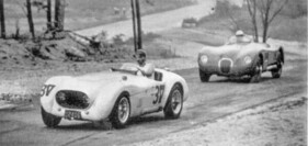 Jaguar XK 120 Hansgen Special (1953) – Walt Hansgen in Special 670835 verfolgt von Masten Gregory in XKC022