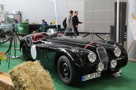 Jaguar XK 120 Rennversion auf dem Clubstand - Retro Classics Stuttgart 2023