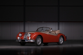 Jaguar XK 140 DHC (1957) - als Lot 256 angeboten an der Artcurial Rétromobile Paris Versteigerung am 3./4. Februar 2023 (1957)