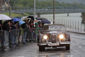 Jaguar XK 140 DHC (1957) - am Start in der Sportwagenklasse - Gaisbergrennen 2013 - Stadt-Grand-Prix in Salzburg am Donnerstag (1957)