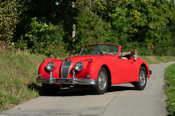 Bild: Jaguar XK 140 Drop Head Coupe (1957) - als Lot 54 an der Versteigerung "Klassische Automobile & Motorräder" der Oldtimer Galerie in Toffen am 18. Oktober 2025