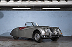 Bild: Jaguar XK 140 Roadster (1954) - angeboten als Lot 112 an der RM/Sotheby’s The Guikas Collection Versteigerung 2021