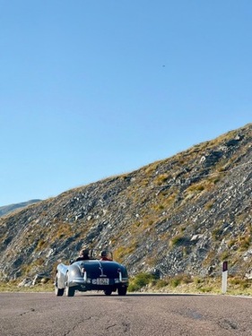 Jaguar XK 140 in artgerechter Haltung - Alpenbrevet 2025