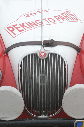 Jaguar XK 150 (1957) - an der Rallye Peking-Paris 2013 - Sonderprüfung Tremola Tag 31