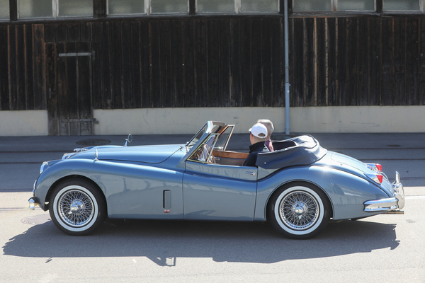 Image: Jaguar XK 150 DHC (1959) - on the approach - Older Classics August 2024