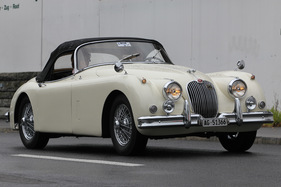 Jaguar XK 150 S (1959) - ein gutes Dach hilft gegen den Regen - am OSMT Corso Zug 2011