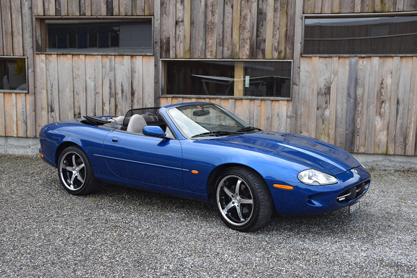 Jaguar XK 8 Convertible (1999) - angeboten an der Versteigerung der Oldtimer Galerie in Toffen am 29. November 2014