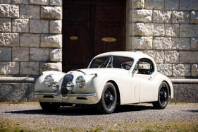 Jaguar XK120 Fixed Head Coupé (1952) - als Lot 136 an der Bonhams Bonmont Versteigerung 2025