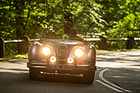 Jaguar XK140 OTS (1956) - an Licht fehlt es dem Jag nicht