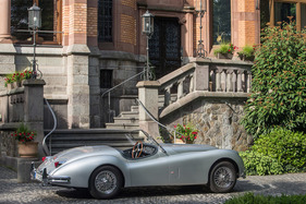 Jaguar XK140 OTS (1956) - beim XK 140 rutschte der Motor etwas nach vorne, mehr Platz für die Passagiere