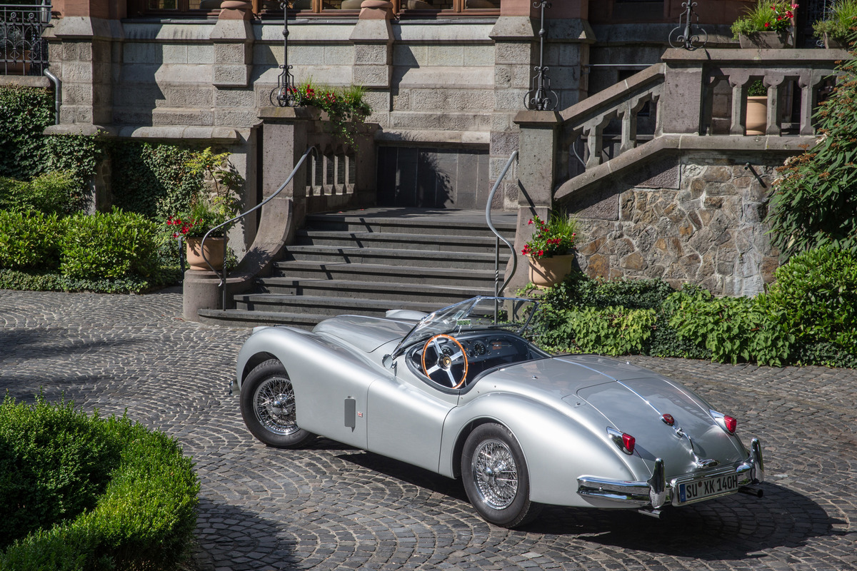 Jaguar XK140 OTS (1956) - linksgelenkte XK 140 sind in der Überzahl