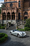 Jaguar XK140 OTS (1956) - passt perfekt vor ein Schloss