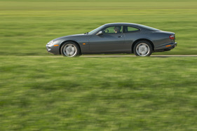 Jaguar XK8 (1997) - bei Landstrassen-Tempo etwas unterfordert
