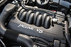 Jaguar XK8 (1997) - nur gerade 200 kg schwer ist der V8-4-Liter-Motor