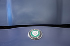 Bild: Jaguar XK8 Convertible (2000) - Jaguar-Zeichen auf dem Bug