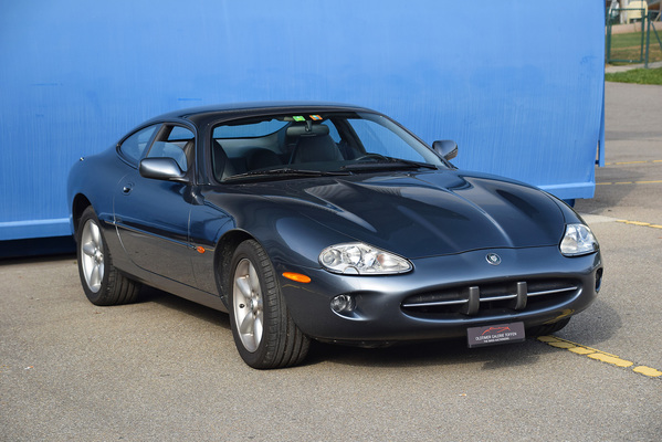 Jaguar XK8 Coupe (1997) - als Lot 05 an der Versteigerung der Oldtimer Galerie Toffen am 20. Oktoberl 2018