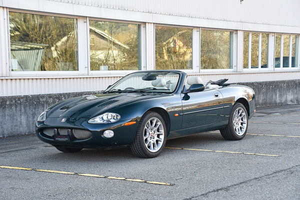 Jaguar XKR 4.0 S:C Convertible (2000) - als Lot 38 angeboten an der Versteigerung der Oldtimer Galerie Toffen am 22. März 2025