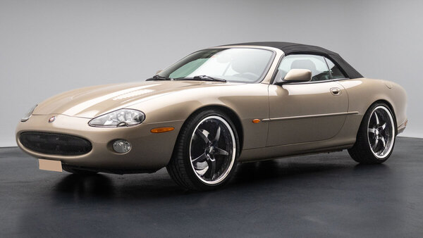 Jaguar XKR Convertible (2001) als Lot 25 am 13. September 2025 bei Emil Frey Classic Auctions