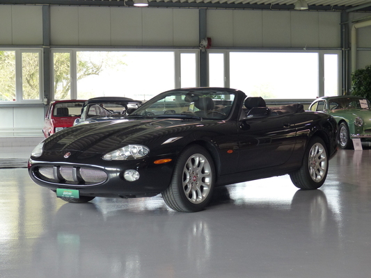 Bild: Jaguar XKR/SC Cabriolet (2001) - dabei bei der Advents-Auktion im Oldtimer Zentrum Ostschweiz 2024