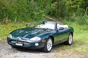 Jaguar XKR Supercharged Convertible (2000) - gemeldet als Lot 122 für Versteigerung der Oldtimer Galerie Toffen vom 17. Oktober 2020
