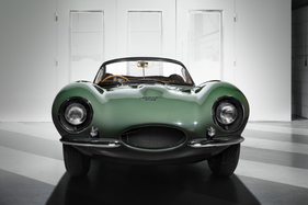 Jaguar XKSS (1957/2016) - der erste der nach Originalspezifikationen von 1957 im Werk 2016 neu gebauten neun Strassensportwagen