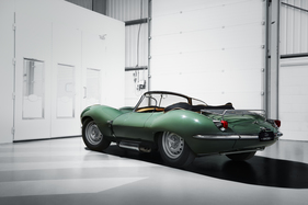 Jaguar XKSS (1957/2016) - der erste der nach Originalspezifikationen von 1957 im Werk 2016 neu gebauten neun Strassensportwagen