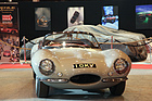 Jaguar XKSS (1957) - der zum Strassensportwagen umgebaute D-Type bei einem Händler - Rétromobile 2015