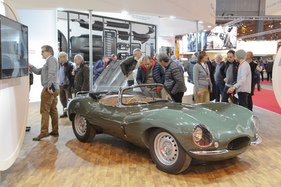 Jaguar XKSS (2017) - vom Werk komplett neu gebaut, mit Seriennummer von damals - Rétromobile Paris 2017