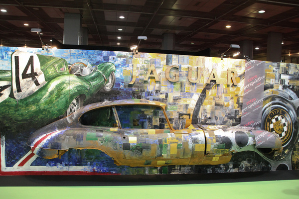 Jaguar als Kunstwerk - gesehen im Künstlerdorf innerhalb der Messe - Rétromobile Paris 2019