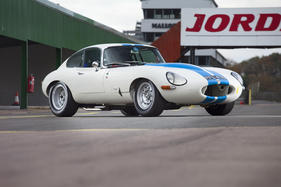 Jaguar e-Type Series 1 3.8 Litre Competition Coupé (1962) - als Lot 371 angeboten von Bonhams bei der Versteigerung im RAF Museum in Hendon 2015