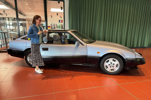 Janina mit ihrem Nissan 300 ZX – "Bei mir war ein Simca Aronde von 1961 der Auslöser für meine Freude an alten Autos" – Meet Emil 2025