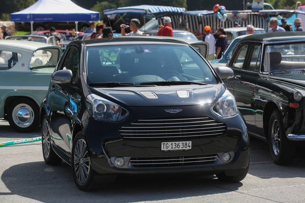 Jawohl, das ist ein Aston Martin, auch wenn er wie ein Toyota IQ aussieht ... - British Car Meeting (BCM) Mollis 2022