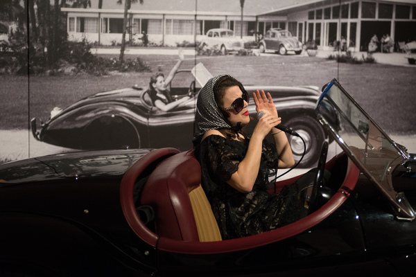 Jazz-Sängerin Alma Cilurzo - passend angezogen