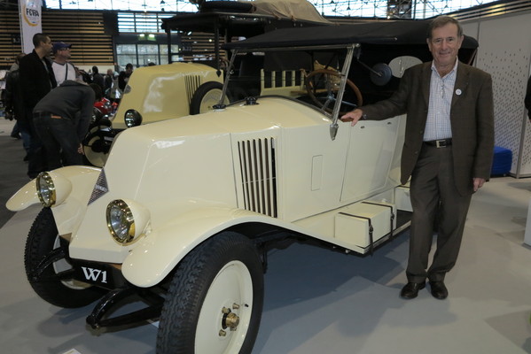 Jean Ragnotti, der französische Rallye-Star, als Markenborschafter für Renault Classic-Botschafter - an der Messe Epoqu’Auto in Lyon im November 2013
