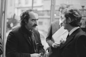 Jean Tinguely und Jo Siffert in Freiburg in der Garage Siffert