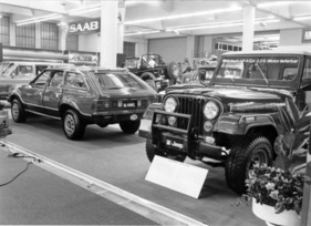Jeep CJ7 (1980) - nun auch mit 2,5-Liter-Motor lieferbar, im Hintergrund der AMC Eagle - Genfer Autosalon 1980