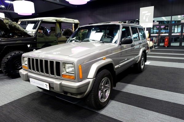 Jeep Cherokee XJ 4.0 (2001) – sehr gepflegter Wagen für 34'500 Euro – Classic Car Show Maastricht 2025