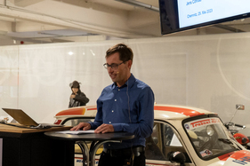 Jens Conrad bei einem Vortrag im Fahrzeugmuseum Chemnitz