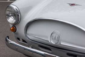 Jensen 541 (1956) - die Kühleröffnung kann aus dem Cockpit mehrstufig verstellt werden