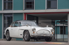 Jensen 541 (1956) - die gesamte Karosserie mit Ausnahme der Türen (Alu) besteht aus Kunststoff (1956)