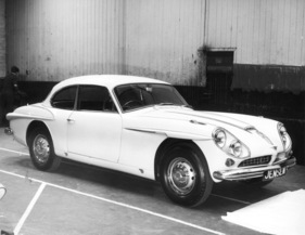 Jensen C-V8 (1962) - sieht fast ein wenig furchteinflössend aus