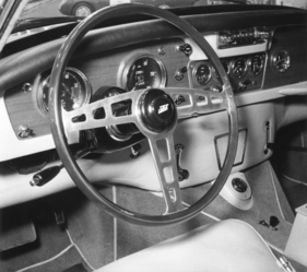 Jensen C-V8 (1964) - Lenkrad und Armaturenbrett, auf genommen am Genfer Automobilsalon 1964