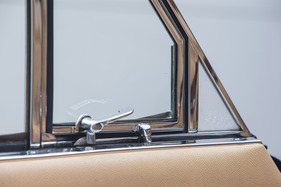 Jensen C-V8 (1964) - Türen mit Dreiecksfenster zum Öffnen