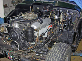 Jensen C-V8 (1964) - der Motor ist wieder eingebaut