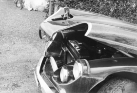 Jensen C-V8 (1964) - die besondere Motorhauben-Entriegelungslösung