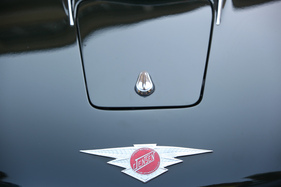 Jensen C-V8 (1964) - mit besonderer Klappe im Bug - V8-/I6-Hybridtreffen in der Motorworld Kemptthal 2021 Jensen C-V8 (1964) - mit besonderer Klappe im Bug - V8-/I6-Hybridtreffen in der Motorworld Kemptthal 2021
