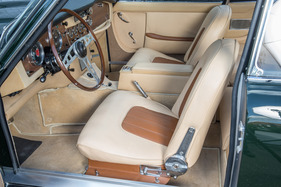 Jensen C-V8 (1964) - typisch englisches Interieur