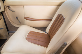 Jensen C-V8 (1964) - zweifarbige Ledersitze
